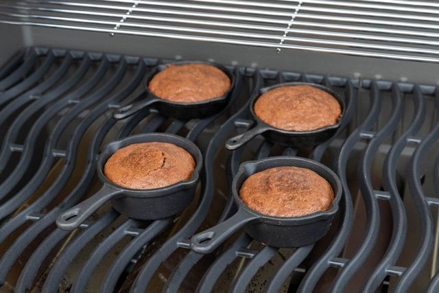 Napoleon Cast Iron Dessert Cooker-2