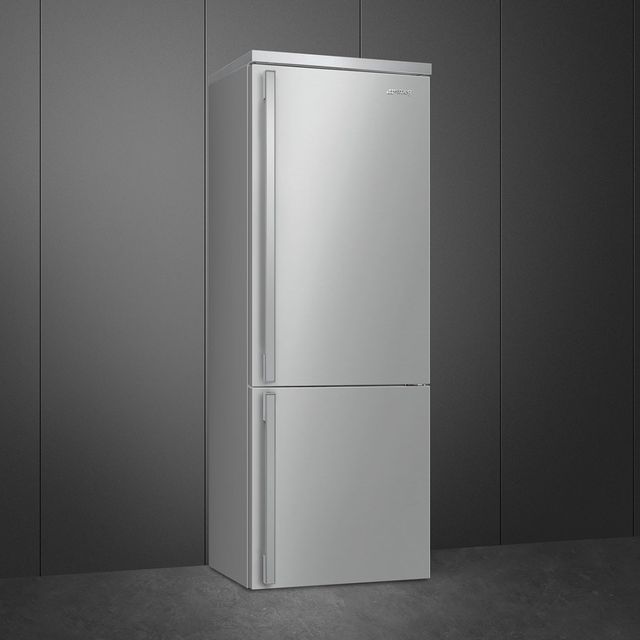 Smeg Portofino  28 in. 18.0 Cu. Ft. Stainless Steel Bottom Freezer Refrigerator-2