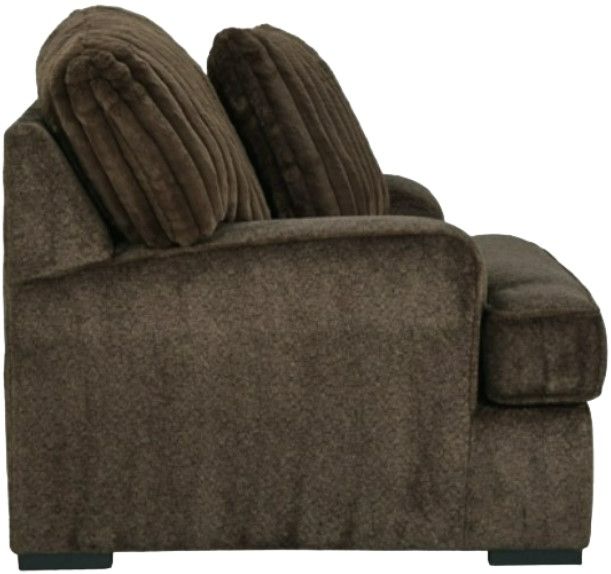 Benchcraft® Aylesworth Chocolate Chair and a Half-2