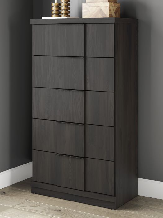 Signature Design by Ashley® Shaehartin Dark Brown 5-Drawer Chest-1