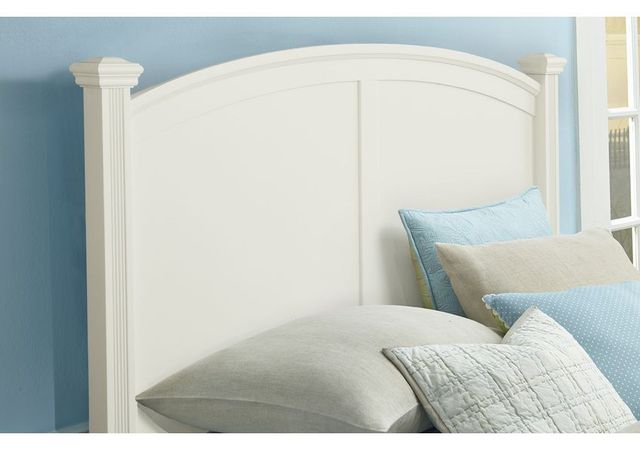 Vaughan-Bassett Bonanza White King Poster Bed-2