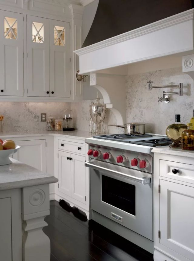 Wolf® 36" 4-Burner Stainless Steel Pro Style Liquid Propane Gas Range-3