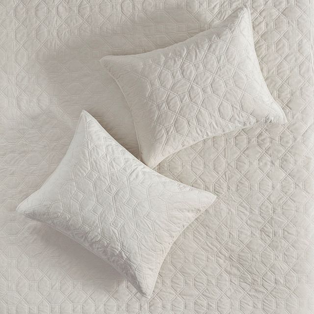 Olliix by Madison Park Harper 3 Piece Ivory Full/Queen Faux Velvet Reversible Coverlet Set-3