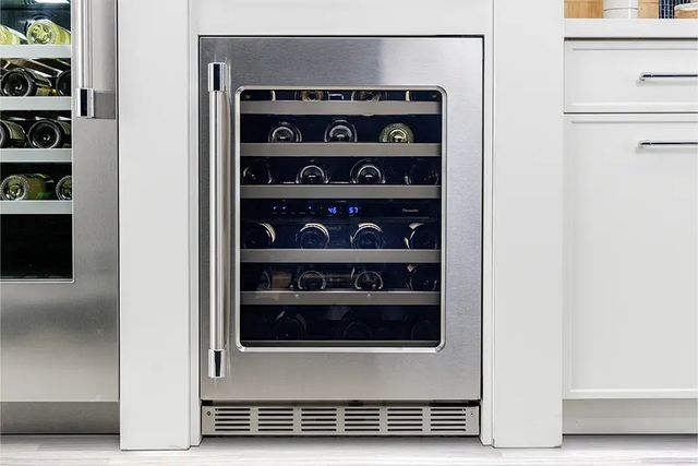 Thermador® Freedom® 24" Stainless Steel Wine Cooler-2