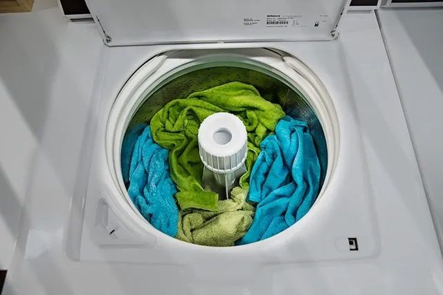 Speed Queen® TR3 3.2 Cu. Ft. White Top Load Washer-4