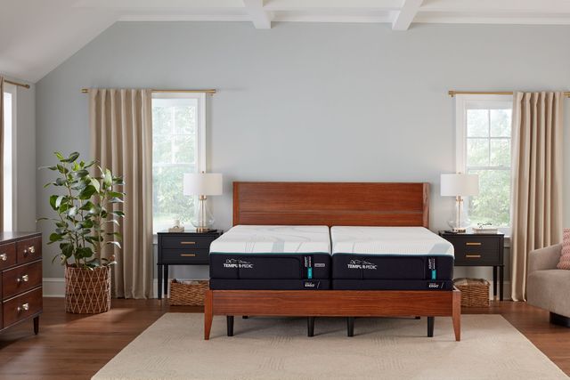 Tempur-Pedic® TEMPUR-LuxeAdapt® 13" Hybrid Medium Smooth Top Split King Mattress-1