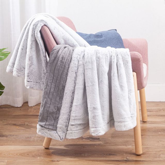 Concept ZZZ White/Gray 50x70 Matelasse & Faux Fur Throw-3