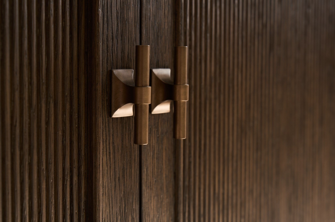 Universal Furniture Montclair Credenza - Thumbnail 4