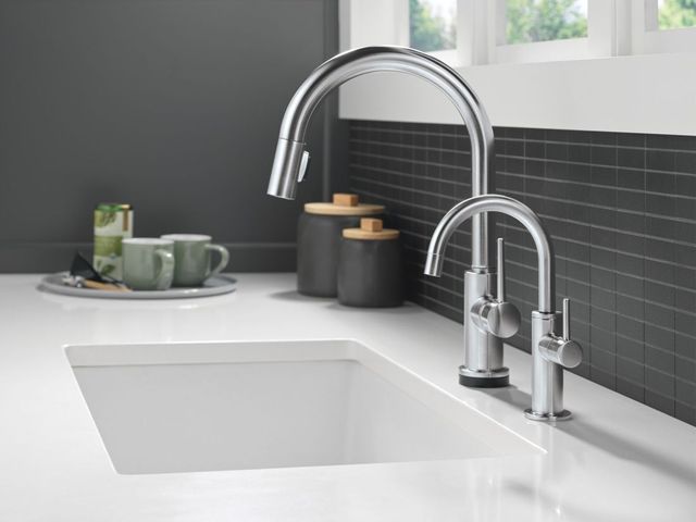 Delta Other Lumicoat® Arctic Stainless Contemporary Round Beverage Faucet-4