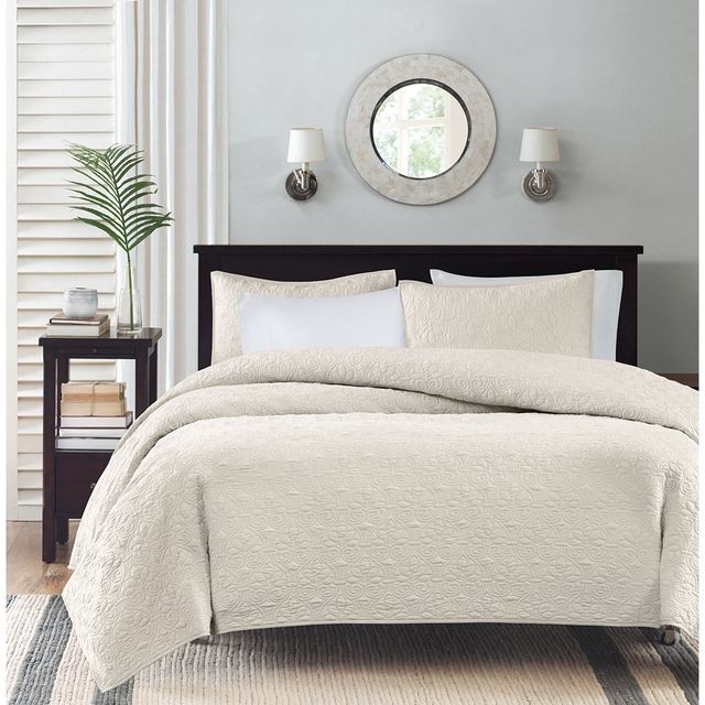 Olliix by Madison Park Cream King/California King Quebec Reversible Coverlet Set-2
