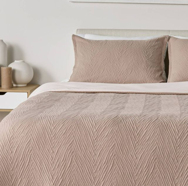 BEDGEAR® Performance® 3-Piece Arrowhead/Blush Moisture-Wicking Queen Duvet and Sham Set-1