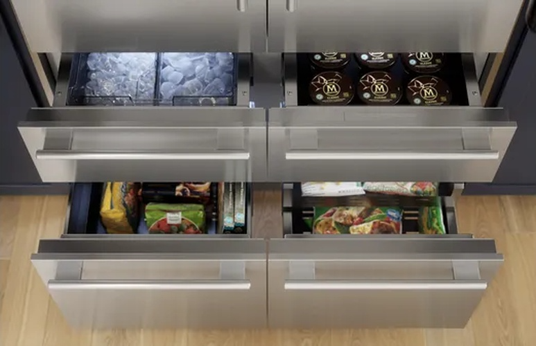 Thermador® Freedom® 48 in. 25.7 Cu. Ft. Masterpiece® Stainless