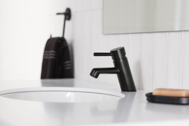 Peerless Precept® Matte Black Single Handle Bathroom Faucet-1