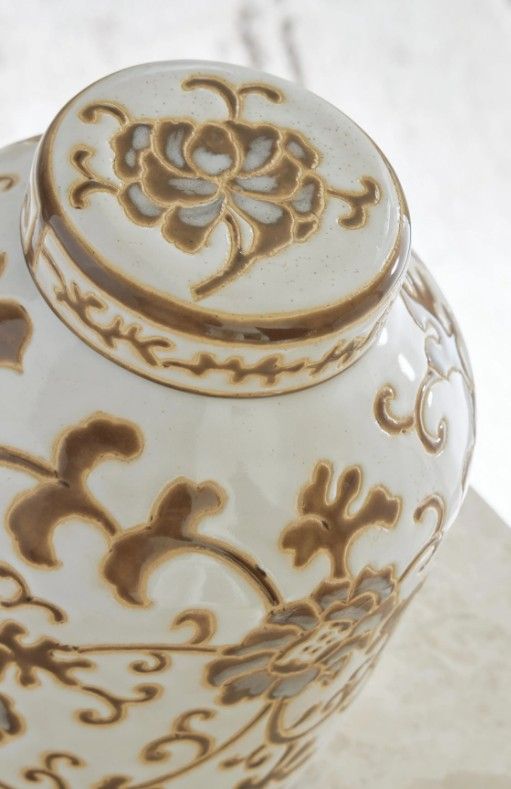 Signature Design by Ashley® Adalham Brown/Cream Jar-3