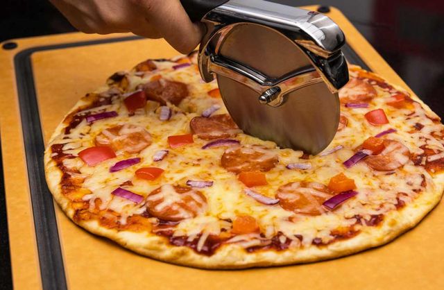 Broil King® Deluxe Pizza Cutter-3