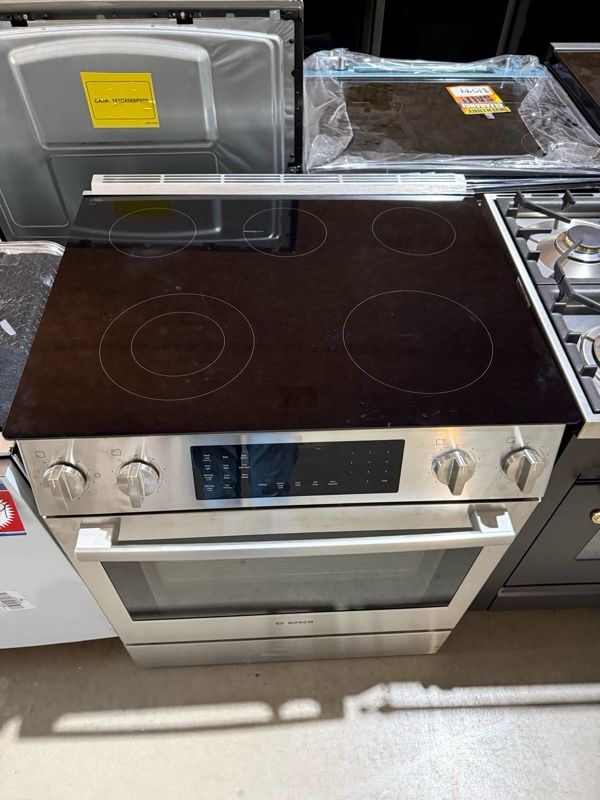 Clearance Bosch® 800 Series 30" Stainless Steel Slide-In Electric Range-1