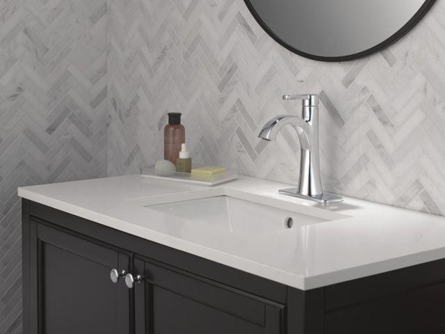 Delta Lineax™ Chrome Single Handle Bathroom Faucet with Drain-2