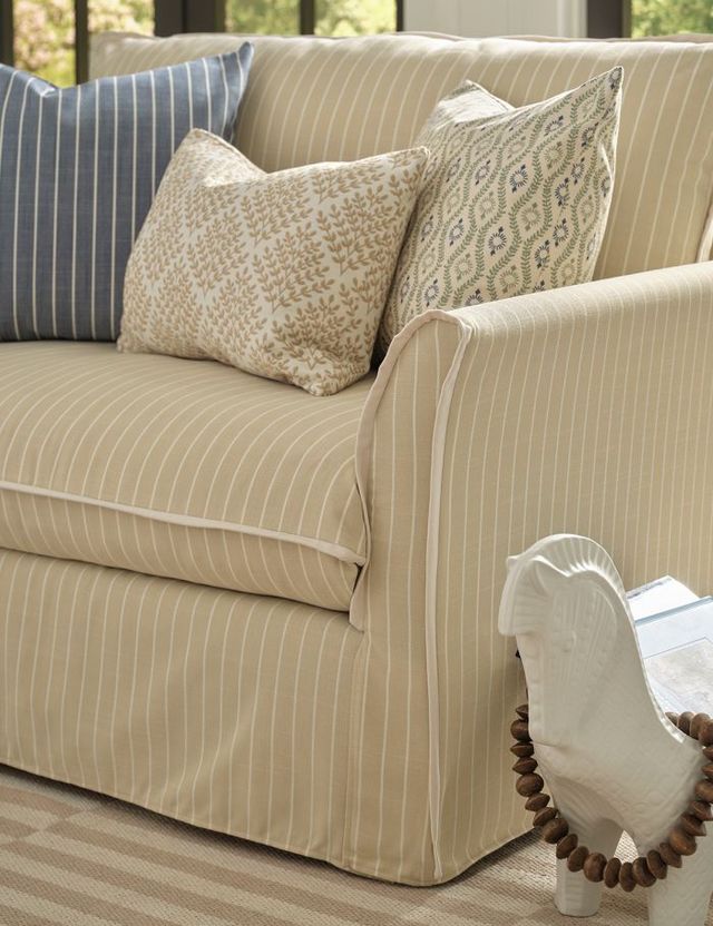 Best® Home Furnishings Customizable Erin & Ben Co. Oxford Chair and a Half-4