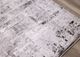 Tapis Chorus gris, blanc et noir vielli 5'3" x 7'7" Kalora Interiors -1