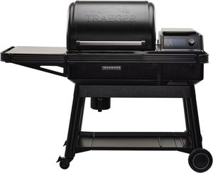 Traeger® Ironwood 518 Front view of the Traeger® Ironwood 518