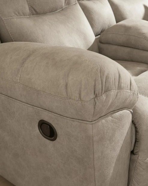 Signature Design by Ashley® Ravenswaye 3-Piece Birch Manual Reclining Sectional with Console-2