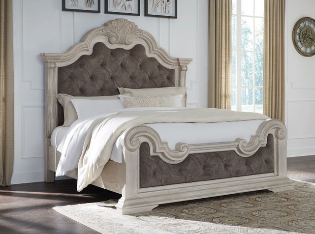 Bedroom layout showing clearance around a king size bed and nightstands Bedroom layout showing clearance around a king size bed and nightstands
