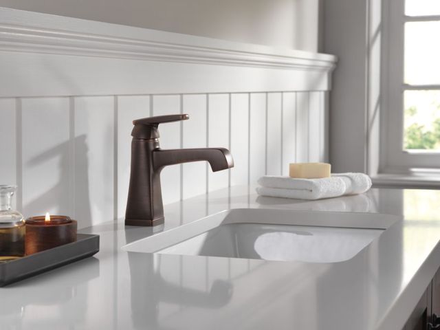 Delta Ashlyn® Venetian Bronze Single Handle Bathroom Faucet with Drain-1
