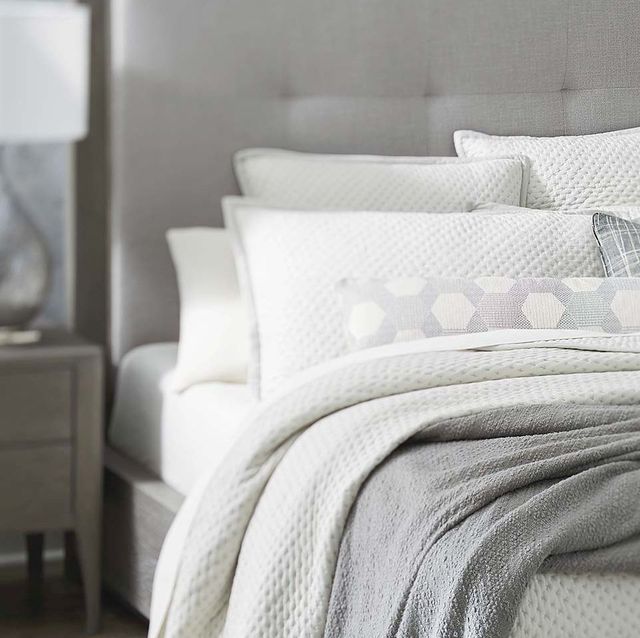 Bassett® Furniture Modern Astor Normandy Grey Queen Upholstered Bed-2