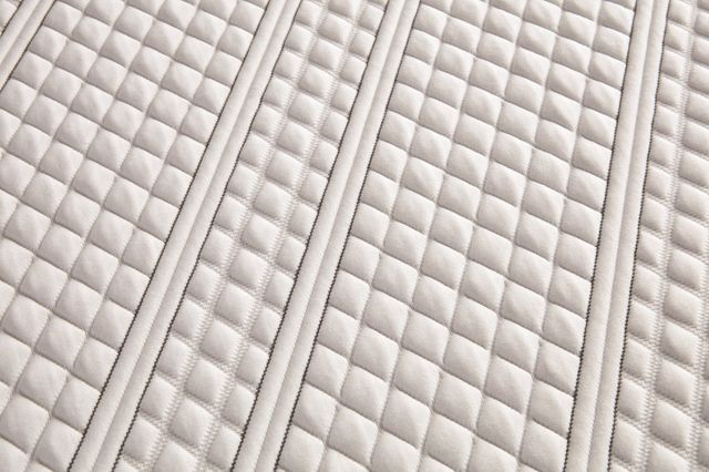 Beautyrest® Hybrid BRX1000-C™ 13" Plush Tight Top Queen Mattress-3
