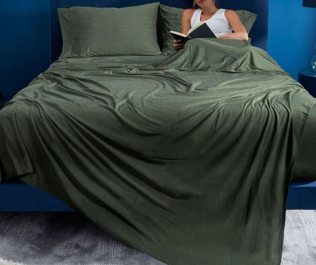 BEDGEAR® Hyper-Wool Flannel Performance® 4-Piece Forest Green Queen Sheet Set-1