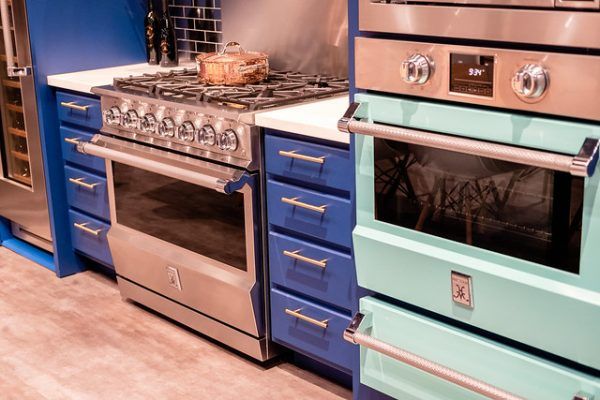 Hestan® KRG Series 36" Steeletto Pro Style Natural Gas Range with 12" Griddle-5