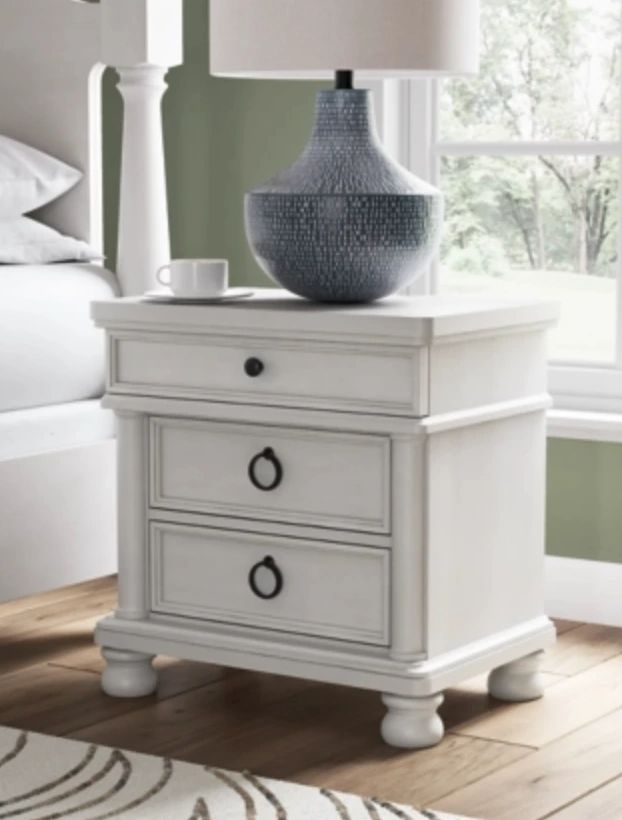 Signature Design by Ashley® Rowlenstown Antique White 3-Drawer Nightstand-1