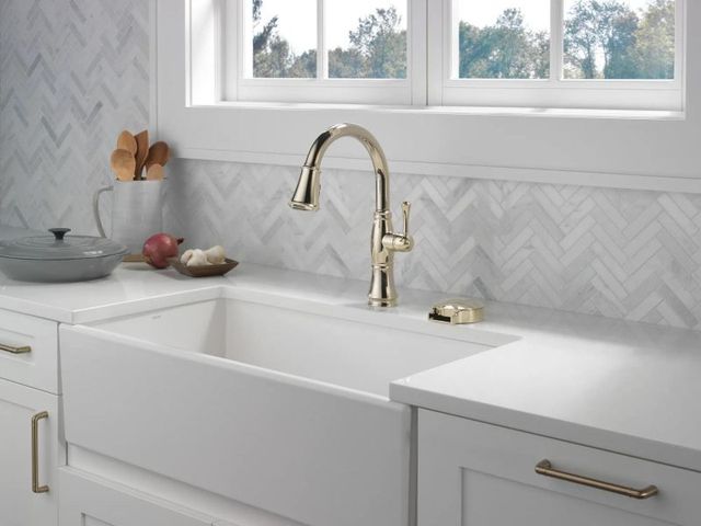 Delta Cassidy® Lumicoat® Polished Nickel Single Handle Pull-Down  Kitchen Faucet-4