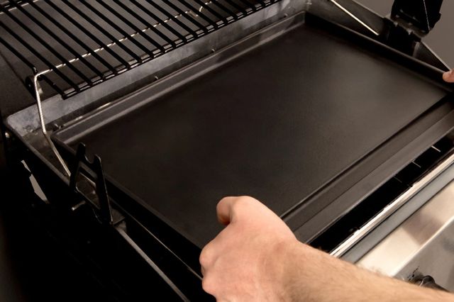 Broil King Monarch Black Porcelain Finish Plancha-1
