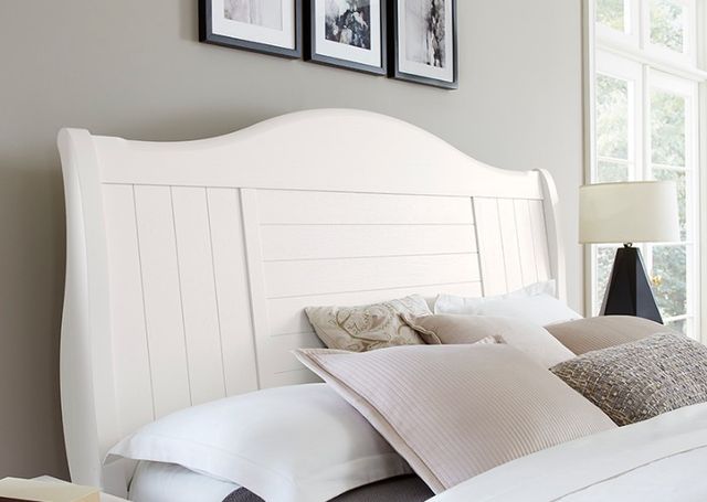 Vaughan-Bassett Cool Farmhouse Soft White Queen Sleigh Bed-1