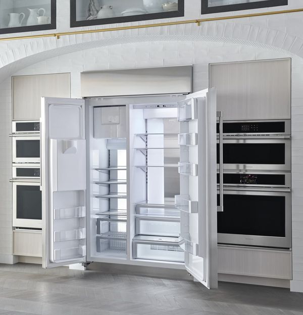 Integrated luxury refrigerator in a bespoke kitchen Integrated luxury refrigerator in a bespoke kitchen