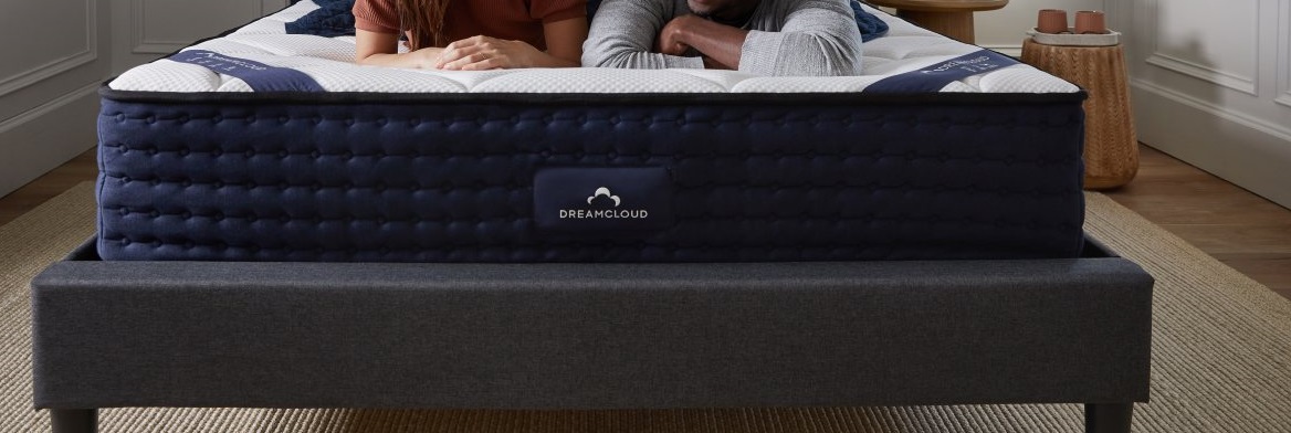 DreamCloud Classic Hybrid Luxury Plush Full Mattress in a