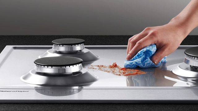 Fisher & Paykel Series 7 24" Stainless Steel Natural Gas Cooktop-2