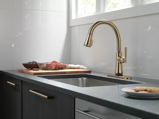 Delta Coranto® Champagne Bronze Single Handle Kitchen Faucet With Touch2O® Technology-2
