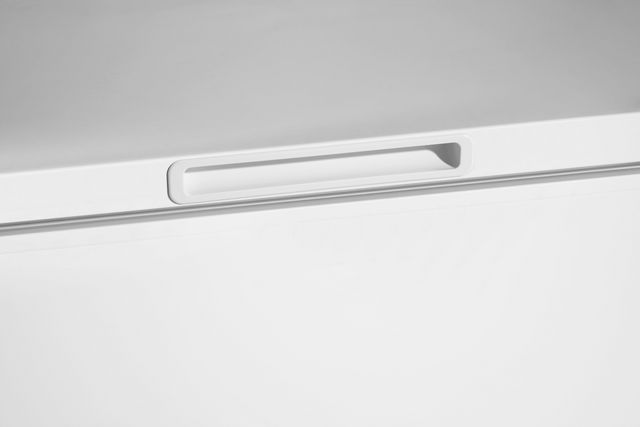 Danby® Diplomat 10.0 Cu. Ft. White Chest Freezer-6
