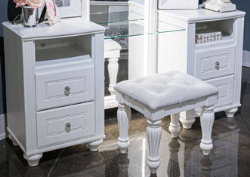 Signature Design by Ashley® Kozlani White Vanity