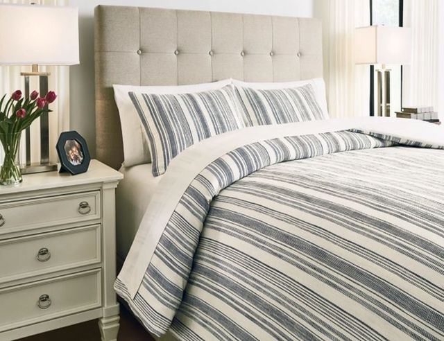 Signature Design by Ashley® Reidler Ivory/Black Queen Comforter Set-3