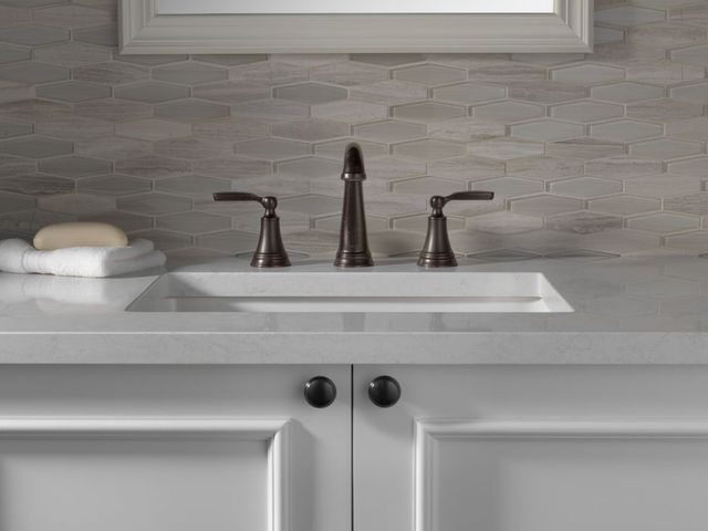 Delta Woodhurst® Venetian Bronze 2-Handle Widespread Bathroom Faucet-2