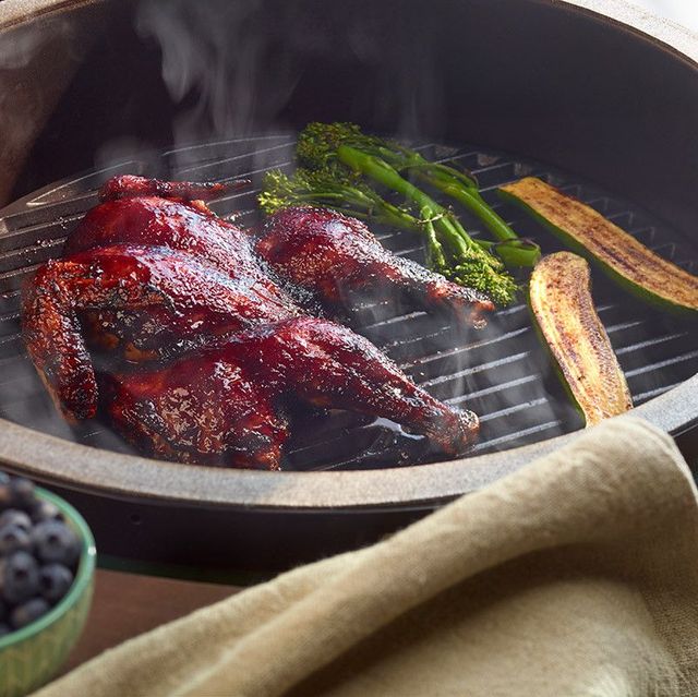 Big Green Egg® Medium EGG Round Cast Iron Cooking Grid-1
