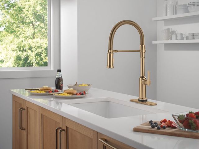 Delta Cordova™ Lumicoat® Champagne Bronze 22" Touch2O® Technology Kitchen Faucet with Touchless Technology-4