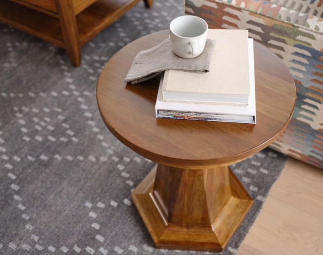 Kincaid® Array Brown Round Chairside Table-3