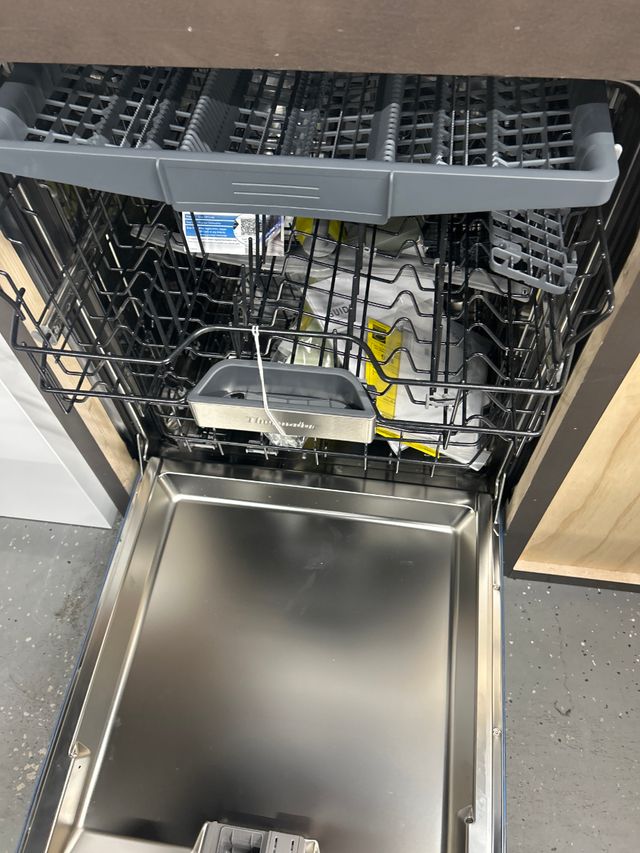 OUT OF BOX Thermador® Emerald® 24" Custom Panel Ready Top Control Built-In Dishwasher-1
