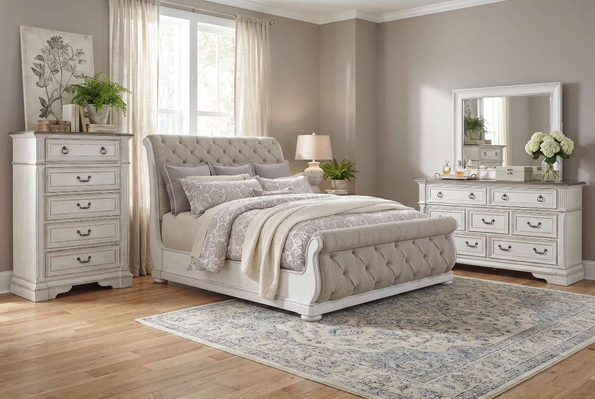 Liberty Furniture Abbey Park 4-Piece Antique White/Weathered Brown Queen Sleigh Bedroom Set-18