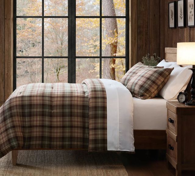 HiEnd Accents Huntsman II Hunt 3-Piece Burgundy/Evergreen/Tobacco Brown King Bedding Bundle-1