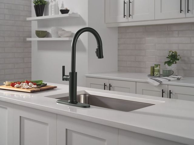 Delta Altado™ Matte Black Single Handle Pull-Down Kitchen Faucet-4